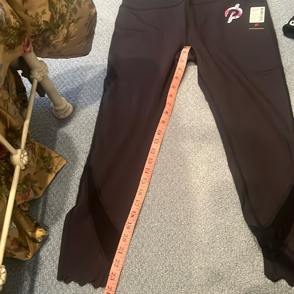 Peloton XL NWT Black leggings floral cut hem NWT Retail 90 host pick - Picture 13 of 17